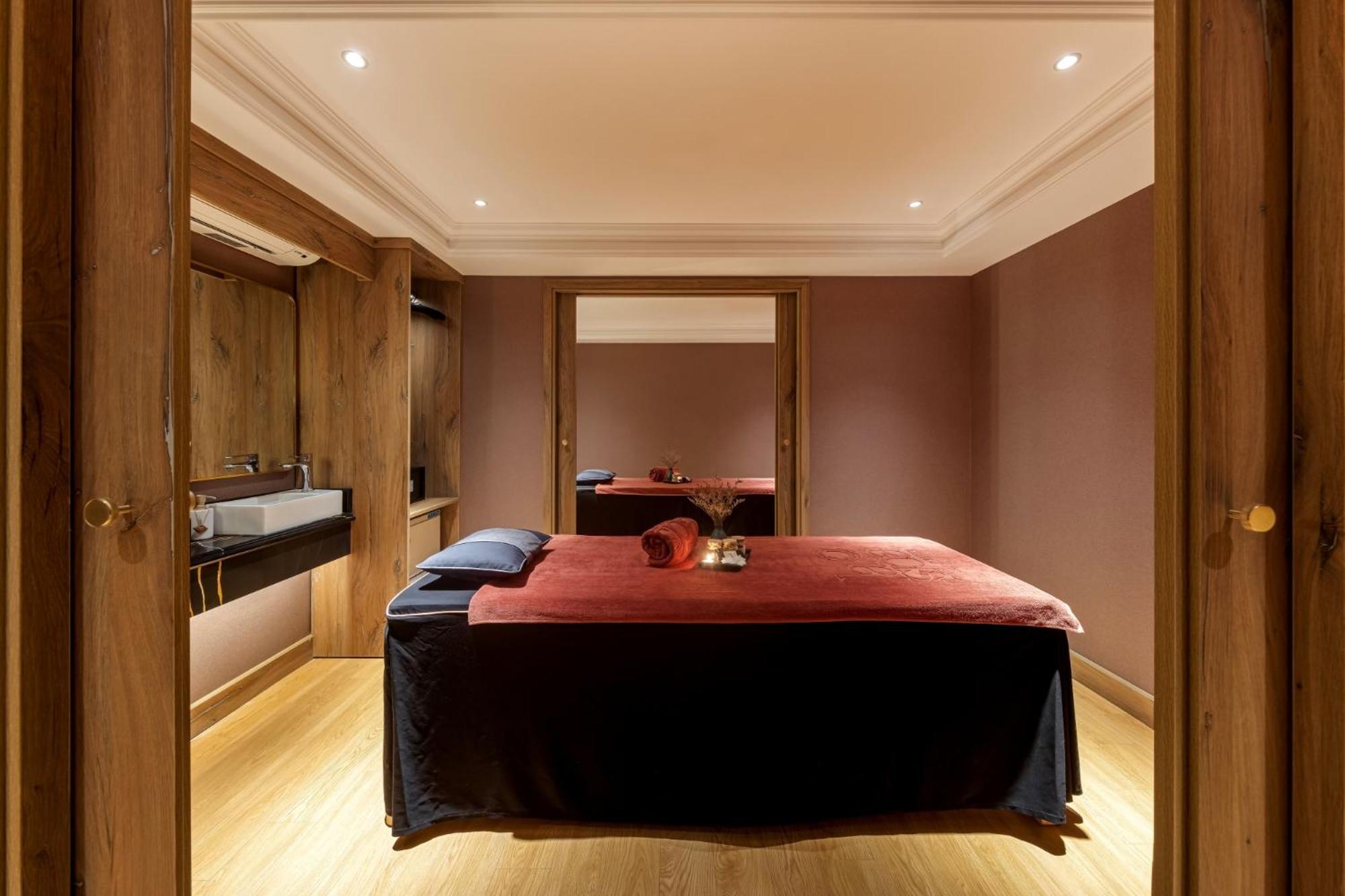 La Siesta Classic Hang Thung Hanoi Dış mekan fotoğraf A treatment room at The Dorchester